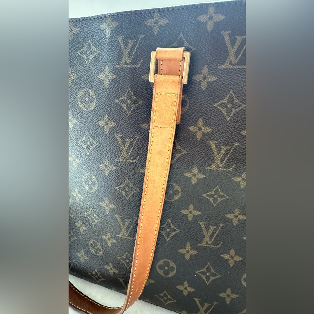 Louis Vuitton Luco Monogram Tote Shoulder Bag - Picture 5 of 9